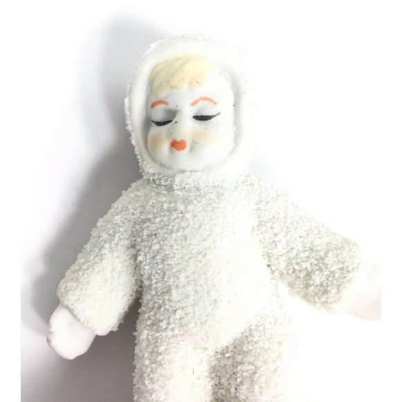 Trinket Box Porcelain Hinged Little Girl in Snow Suit Unmarked - Picture 3 of 7